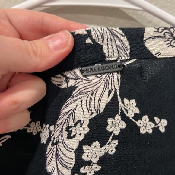 NWT Billibong Floral Tie Neck Blouse | Medium - Picture 7 of 11